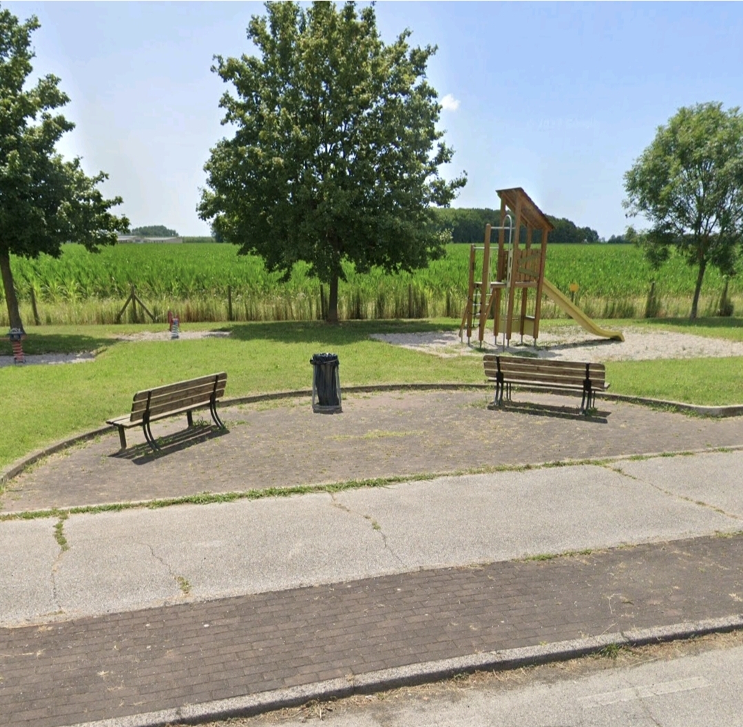 PARCHETTO FRA VIA TOSCANINI E VIALE DELLE REGIONI